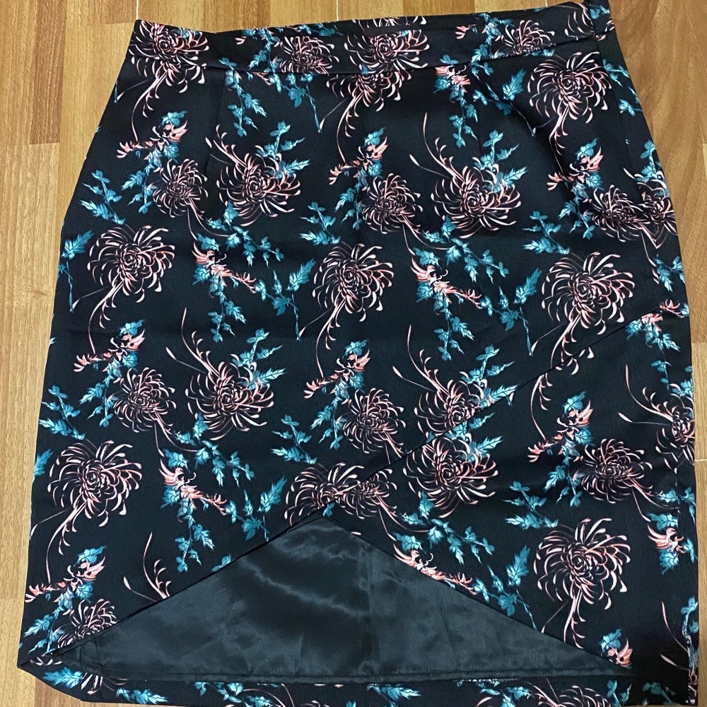 Mark by Avon  Women's Dandelion Wrap Skirt Size XL